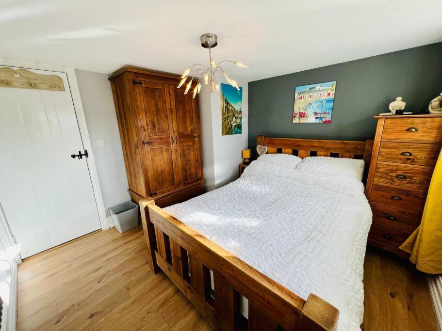 Swordfish Cottage **Next To The Harbour** Уитби Екстериор снимка